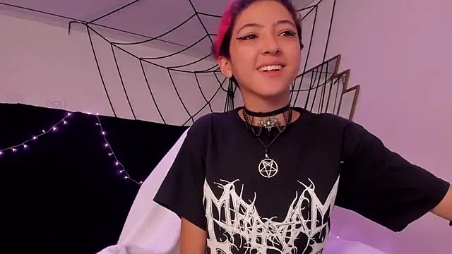 BonnieCute  online show from 12.22.24