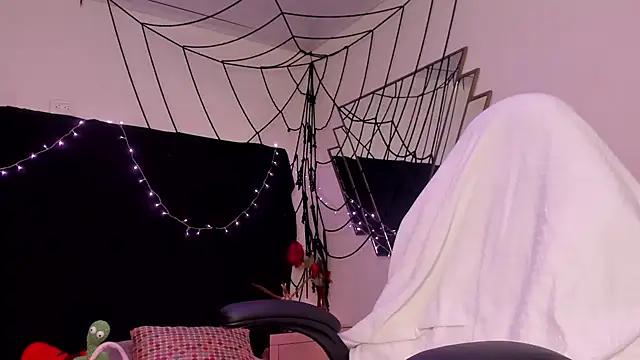 BonnieCute  online show from 12.22.24