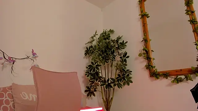 BonnieCute  online show from 10.23.25