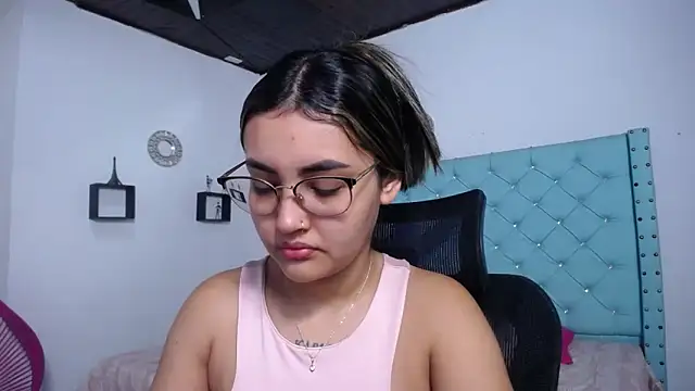 Snapshot of antonella_sweetlittle chatting on 04.23.26 antonella sweetlittle online show from 04.23.26