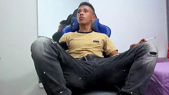 Snapshot of scarce_candy69 chatting on 10.28.25 scarce candy69 online show from 10.28.25