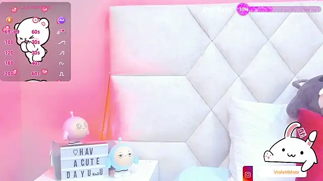 Snapshot of Violettbloss chatting on 10.28.25 Violettbloss online show from 10.28.25