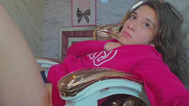 Snapshot of _Emily_v chatting on 12.07.24 Emily v online show from 12.07.24