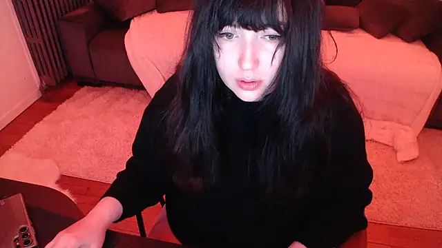 Snapshot of Lynylou chatting on 12.13.24 Lynylou online show from 12.13.24