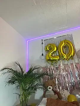Snapshot of _naomi_sex chatting on 12.15.24 naomi sex online show from 12.15.24
