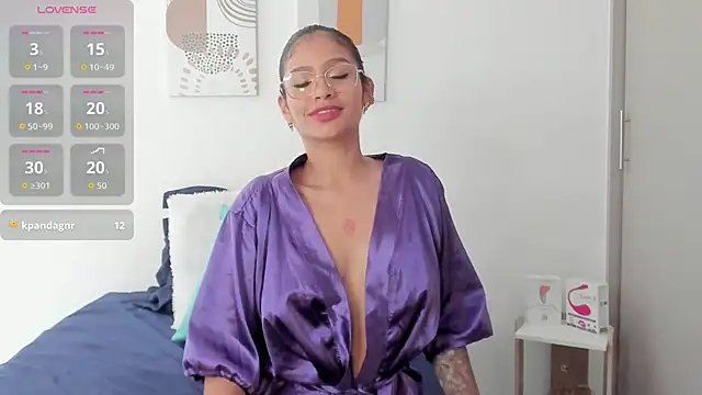 Snapshot of SeleneClark chatting on 04.30.26 SeleneClark online show from 04.30.26