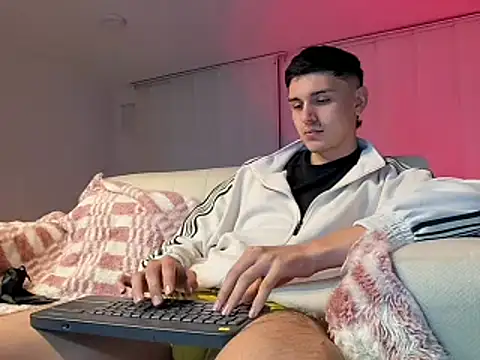 Snapshot of bastia_noooo chatting on 01.28.25 bastia noooo online show from 01.28.25