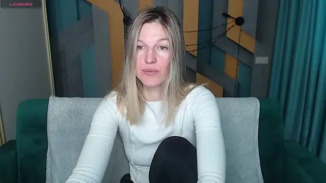 EmilyWalkeri online show from 02.04.26
