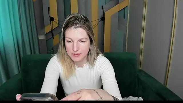 EmilyWalkeri online show from 03.30.26