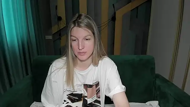 EmilyWalkeri online show from 05.13.26