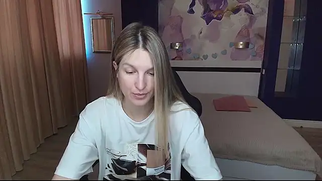 Snapshot of EmilyWalkeri chatting on 06.16.26 EmilyWalkeri online show from 06.16.26