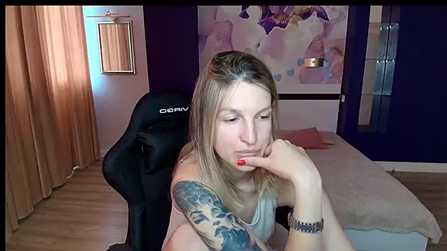 Snapshot of EmilyWalkeri chatting on 07.02.26 EmilyWalkeri online show from 07.02.26