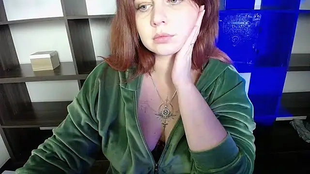 Snapshot of Lizzy_Love chatting on 02.01.25 Lizzy Love online show from 02.01.25