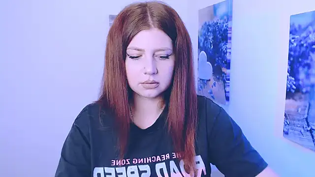 Snapshot of Lizzy_Love chatting on 10.25.25 Lizzy Love online show from 10.25.25