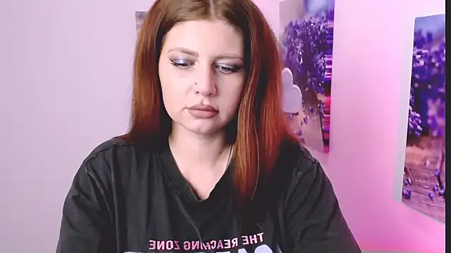 Snapshot of Lizzy_Love chatting on 12.03.25 Lizzy Love online show from 12.03.25