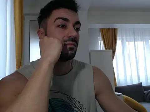 Snapshot of GoldenMark chatting on 02.05.25 GoldenMark online show from 02.05.25