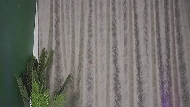 FoxieJullia online show from 02.28.25