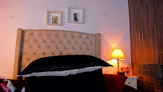 allisson m online show from 04.10.26