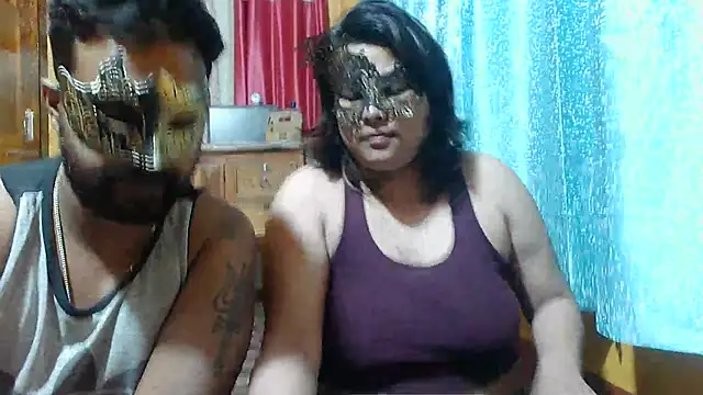 Snapshot of Cutehornycouples chatting on 02.19.25 Cutehornycouples online show from 02.19.25