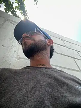 Snapshot of rich0431 chatting on 10.08.25 rich0431 online show from 10.08.25