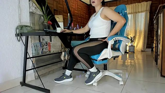 Snapshot of Cristina_Vanegas631 chatting on 06.15.26 Cristina Vanegas631 online show from 06.15.26