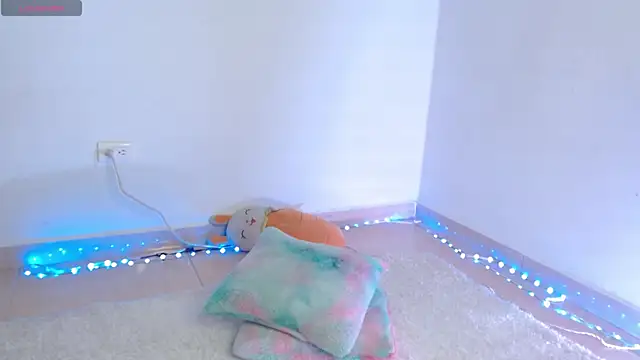 Snapshot of Emelyross_ chatting on 12.18.25 Emelyross online show from 12.18.25