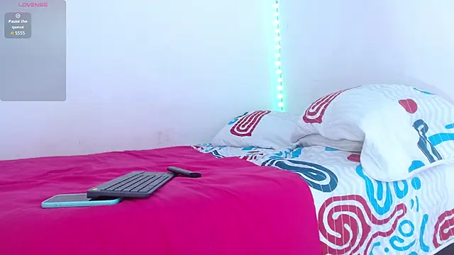 Snapshot of Emelyross_ chatting on 02.27.26 Emelyross online show from 02.27.26