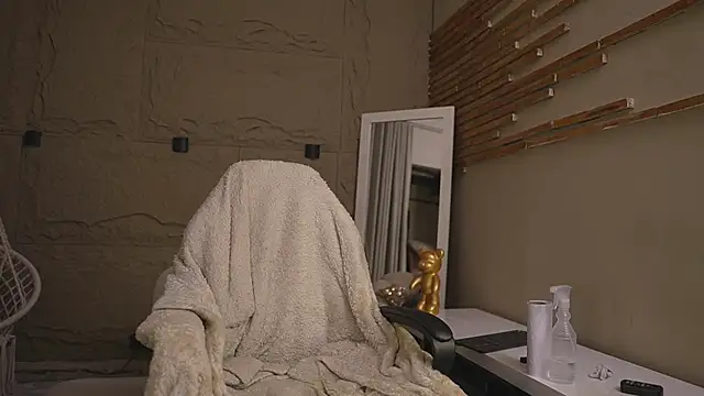 Logan Varela online show from 03.02.26