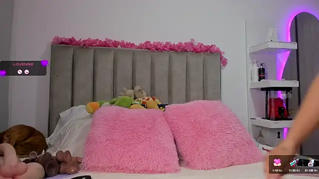 Snapshot of Queen_Antonella_Oficial chatting on 02.27.25 Queen Antonella Oficial online show from 02.27.25