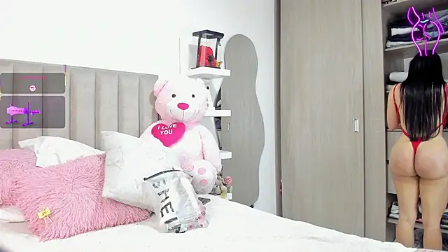 Snapshot of Queen_Antonella_Oficial chatting on 11.17.25 Queen Antonella Oficial online show from 11.17.25