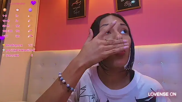 Snapshot of yourcuteneighbourr chatting on 02.07.25 yourcuteneighbourr online show from 02.07.25