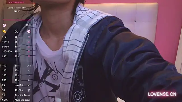 Snapshot of yourcuteneighbourr chatting on 02.08.25 yourcuteneighbourr online show from 02.08.25