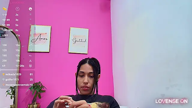 Snapshot of yourcuteneighbourr chatting on 02.13.25 yourcuteneighbourr online show from 02.13.25