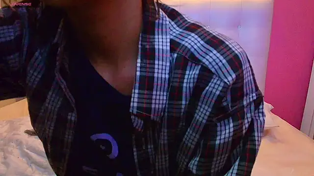 Snapshot of yourcuteneighbourr chatting on 02.18.25 yourcuteneighbourr online show from 02.18.25