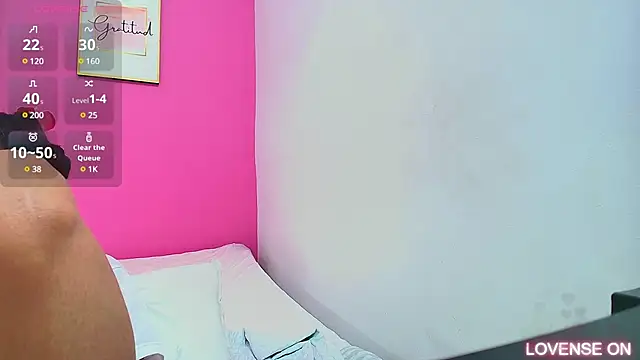 Snapshot of yourcuteneighbourr chatting on 03.11.25 yourcuteneighbourr online show from 03.11.25