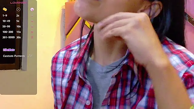 Snapshot of yourcuteneighbourr chatting on 09.09.25 yourcuteneighbourr online show from 09.09.25