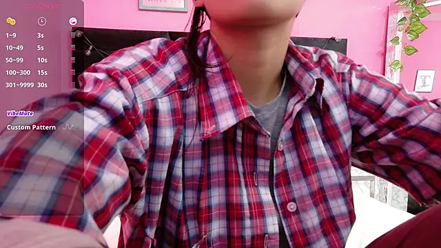 Snapshot of yourcuteneighbourr chatting on 09.10.25 yourcuteneighbourr online show from 09.10.25