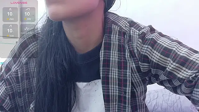 Snapshot of yourcuteneighbourr chatting on 10.28.25 yourcuteneighbourr online show from 10.28.25