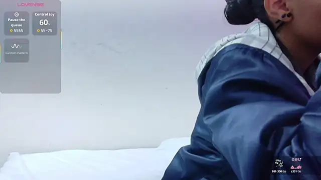 Snapshot of yourcuteneighbourr chatting on 11.13.25 yourcuteneighbourr online show from 11.13.25