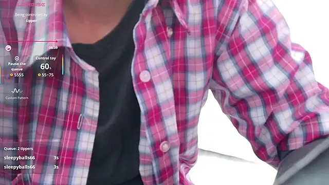 Snapshot of yourcuteneighbourr chatting on 11.18.25 yourcuteneighbourr online show from 11.18.25