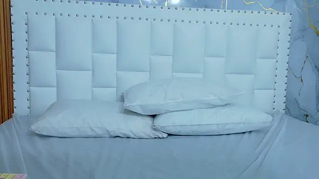 Snapshot of yourcuteneighbourr chatting on 01.13.26 yourcuteneighbourr online show from 01.13.26