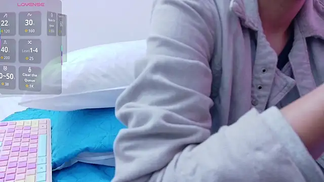 Snapshot of yourcuteneighbourr chatting on 01.14.26 yourcuteneighbourr online show from 01.14.26