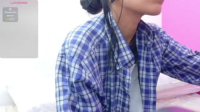 Snapshot of yourcuteneighbourr chatting on 02.25.26 yourcuteneighbourr online show from 02.25.26