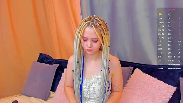 Valerie Woods online show from 12.11.24