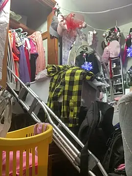 gurlnips online show from 02.28.25