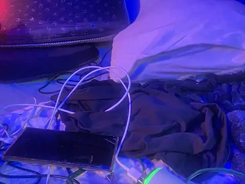 gurlnips online show from 09.13.25