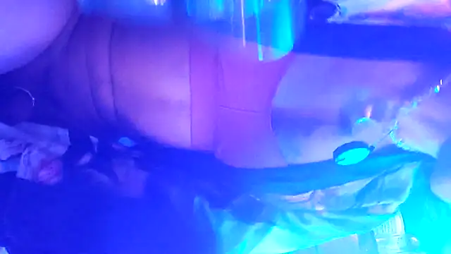 gurlnips online show from 10.06.25