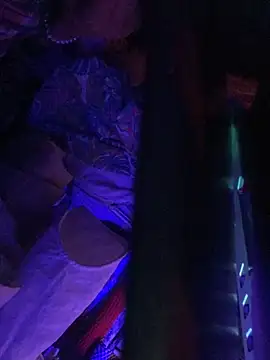 gurlnips online show from 11.22.25