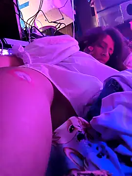 Snapshot of gurlnips chatting on 03.09.26 gurlnips online show from 03.09.26