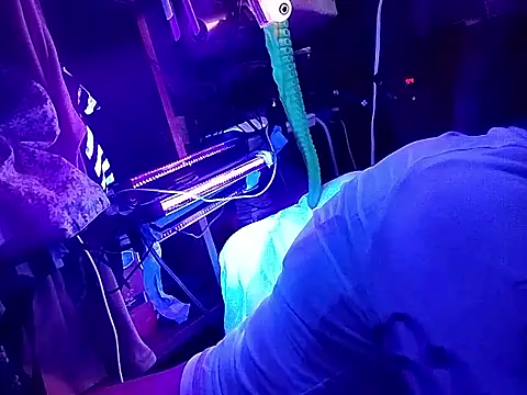 Snapshot of gurlnips chatting on 03.11.26 gurlnips online show from 03.11.26